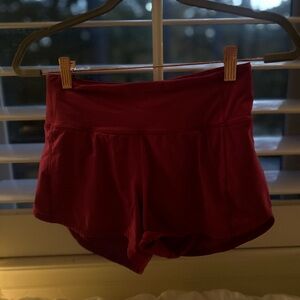 magenta 2.5 low rise lululemon shorts size 2